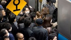 Japonya trene geç binene bedava yemek verecek