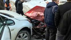 Bolu'da 2 otomobil çarpıştı: 3 yaralı