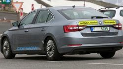 Yeni Skoda Superb yakında yollarda