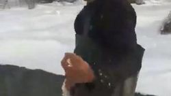 Bayburtlular buz kütlesini sandal yapıp Çoruh'a açıldı