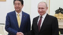 Putin ve Abe bir araya geldi