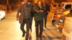 Kamyonet çalan şüpheliler çekyatta saklanırken yakalandı