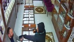 Film sahnelerini aratmayan kuyumcu soygunu