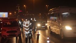 Metrobüs yoluna giren şahsa, metrobüs çarptı: 1 yaralı