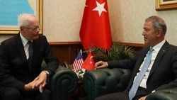 Bakan Akar James Jeffrey ile bir arada