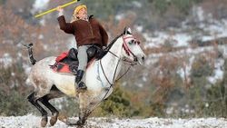 70 yaşında dörtnala cirit oynuyor