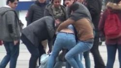Taksim'de hanutçular tekme tokat kavga etti