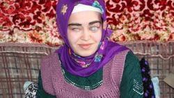 Görme engelli Elif'in okumasına babası yardımcı oldu