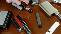 Patlayan elektronik sigara parçası şah damarına saplandı
