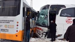 Malatya'da iki otobüs çarpıştı: 18 yaralı