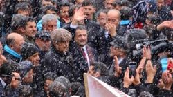Yüksekova'da AK Parti seçim bürosu açıldı