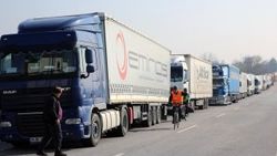 Kapıkule'de yine kilometrelerce kuyruk oluştu