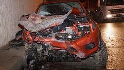 Kontrolden çıkan kamyonet köprüden uçtu: 4 yaralı