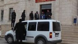 Annesine şiddet uygulayan babasını öldüren kız tutuklandı