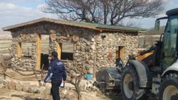 Peri bacaları yakınındaki yapıların yıkımı sürüyor