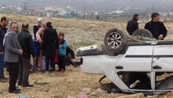 7 kişilik aile takla atan araçtan sağ çıktı