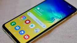 Samsung Galaxy S10 ailesinin en ucuzu: Galaxy S10e