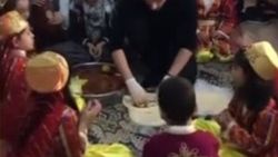 Fenomen öğretmen ve öğrencileri çiğ köfte partisi verdi
