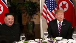 Kim ile Trump arasında samimi akşam yemeği