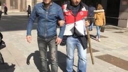 Bakırköy Adliyesi'ne baltayla girerken yakalandı