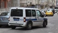 Kendisini terk eden sevgilisini bacaklarından vurdu