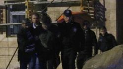 İntihardan vazgeçti eski nişanlısını bıçakladı