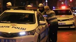 'Dur' ihtarına uymayan sürücü polise çarpıp kaçtı