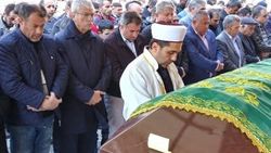 İzmir'de göçük altında kalan işçi son yolculuğuna uğurlandı