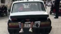 Bagajdan sarkan bir çift bacak görenleri şaşırttı