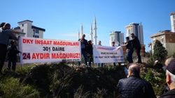 İnşaat firması mağdurlarından kefenli ve mezarlı eylem