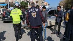 Kadın polisi darbedip yakalandı