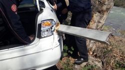 Trabzon’da feci kaza, karnına bariyer saplandı