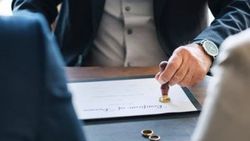 Eşinden boşanmak isteyen kadının tepki çeken nafaka listesi