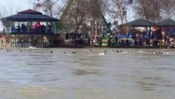 Irak'ta feribot battı: 100 ölü