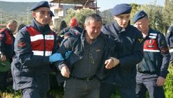 Otomobil tarlaya devrildi: 2 ölü
