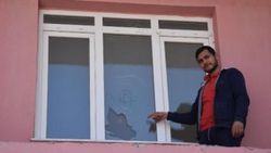 İzmir'de 10 ev ile otomobil kurşunlandı