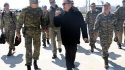 Hulusi Akar Suriye sınırında