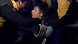 Marketin asma tavanı çöktü, 2 kişi mahsur kaldı