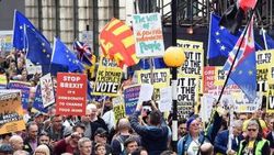 Brexit için yeni referandum talebi artıyor