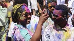 Senegal'de Holi Festivali
