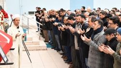 Kalp krizi sonucu ölen polis memuru toprağa verildi