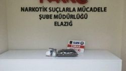 Polisi görünce esrarı balkondan attı, gözaltına alındı