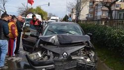 Trabzon’da iki araç birbirine girdi: 3 yaralı