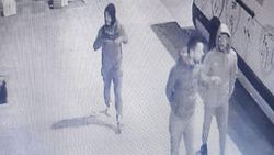 Ayakkabı çalan gençler polise otostop çekti