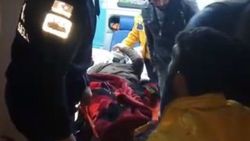 Bingöl'de iş makinesi yolu açınca hastaya ulaşılabildi