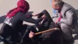 Kazayı görüp yardıma koştuğu adamı kurtardı