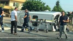 Yolcu minibüsü kamyona çarptı: 2 ölü, 10’dan fazla yaralı