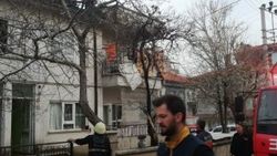 Gözleme yaparken çatıyı yaktı