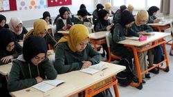 Öğretmenlerden kitap okuma farkındalığı için sessiz klip