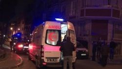 Küçükçekmece'de bıçaklı kavga: 1'ağır, 2 yaralı